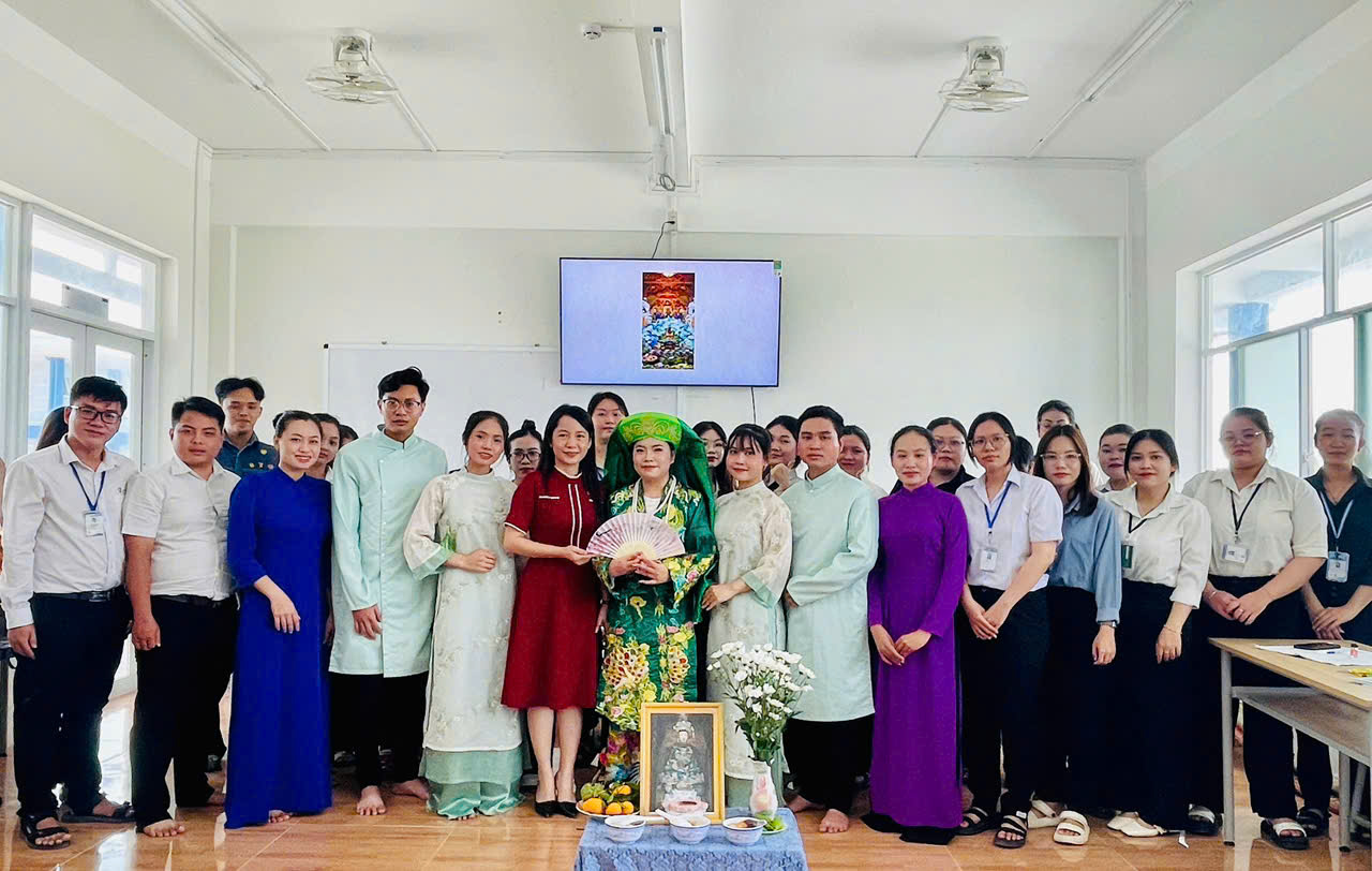 SINH VIÊN KHÁM PHÁ VĂN HÓA TÔN GIÁO, DU LỊCH TÂM LINH - TỪ SÁCH VỞ ĐẾN THỰC TIỄN 